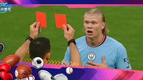 詹姆斯抓住勇士传球失误，完成快攻上篮得分